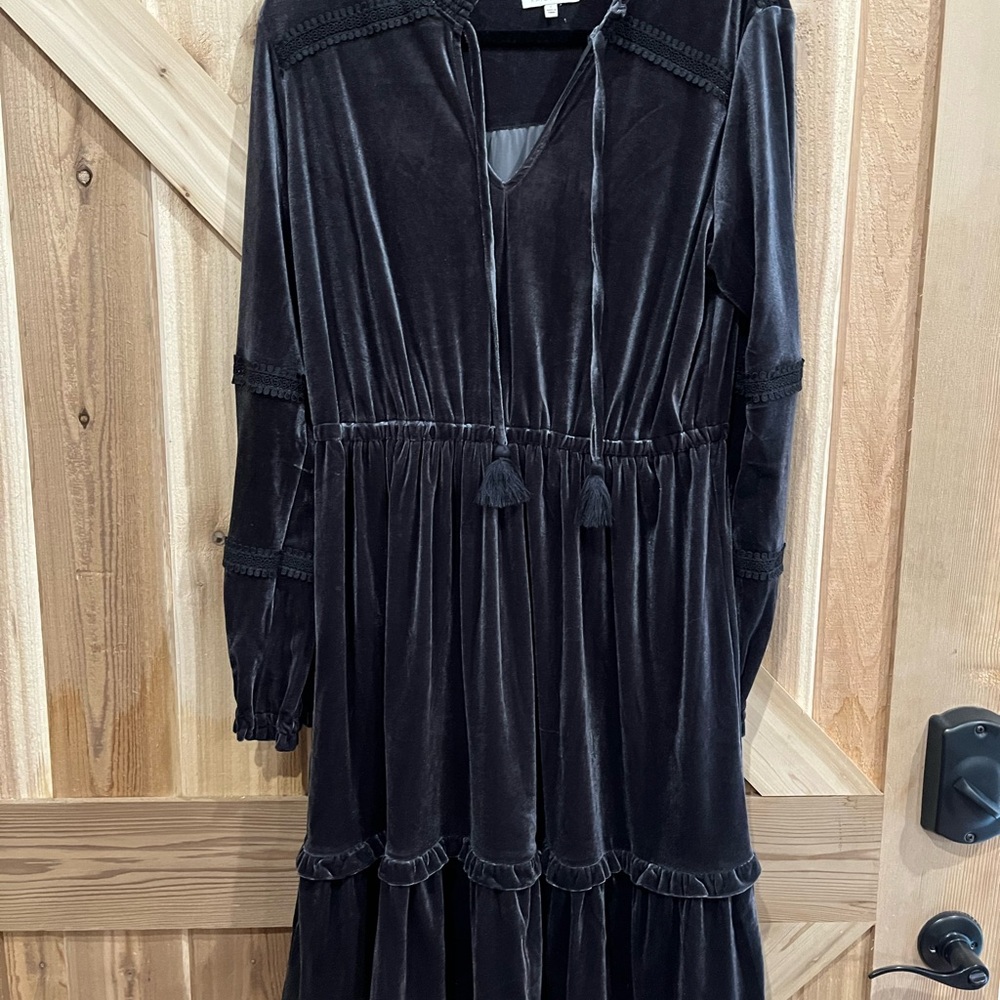 Chic Grey Velvet Midi Dress